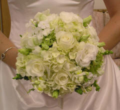 Romantic white roses and hydrangea